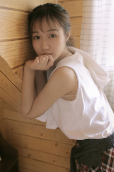 美女戴胸罩